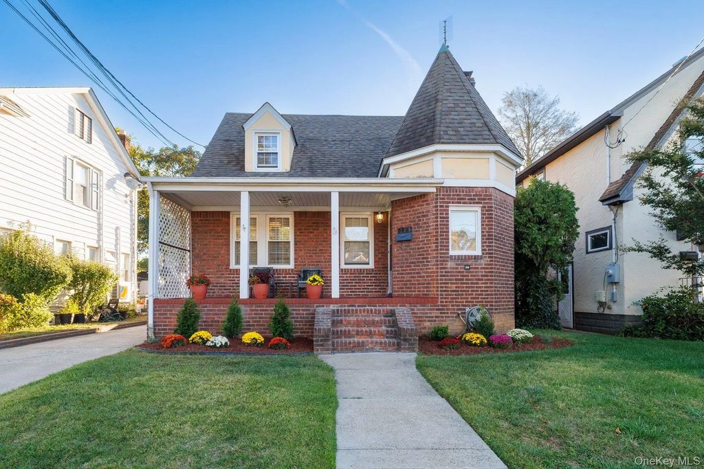 224 Kensington Road, Lynbrook