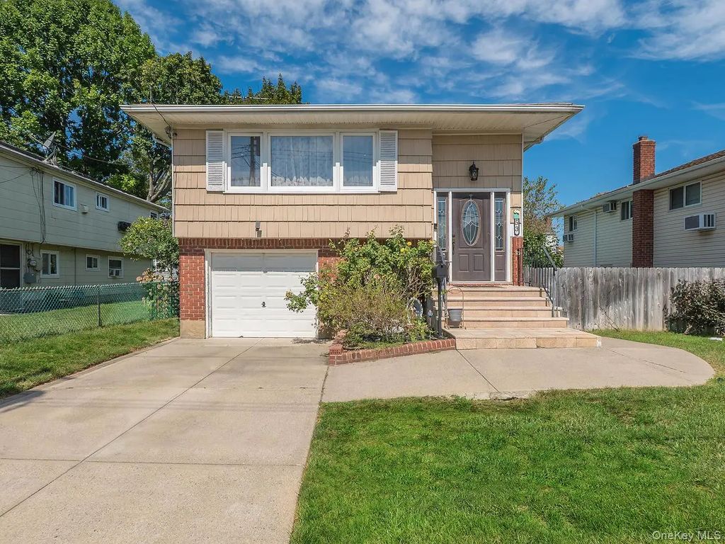 53 Maple Street, Roslyn Heights
