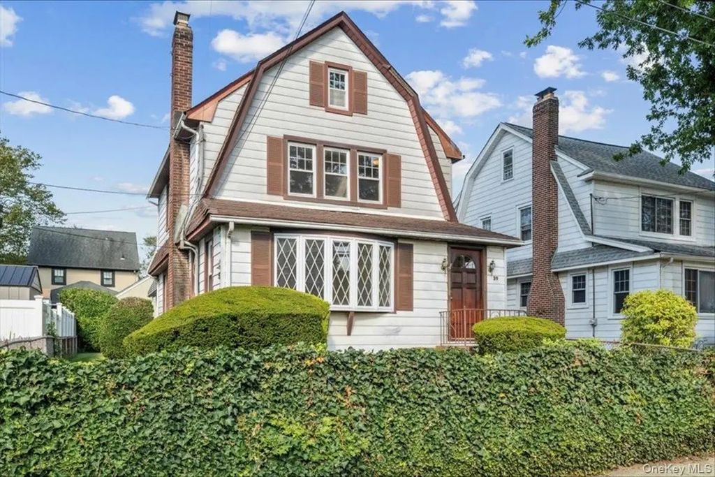 39 Linmouth Road, Malverne