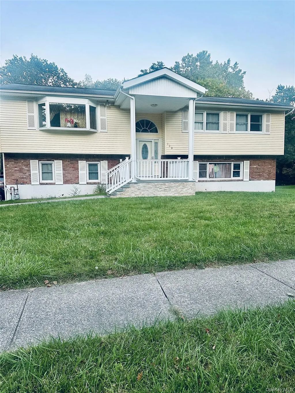 123 Rockland Lane, Spring Valley