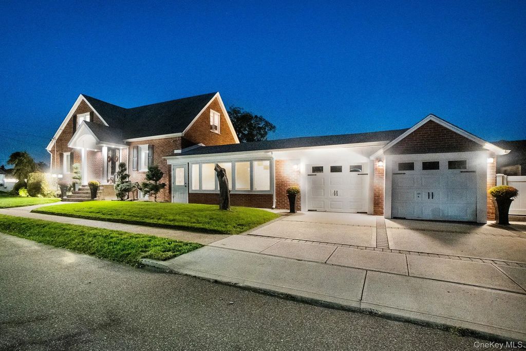 122 Hoffman Street, Valley Stream