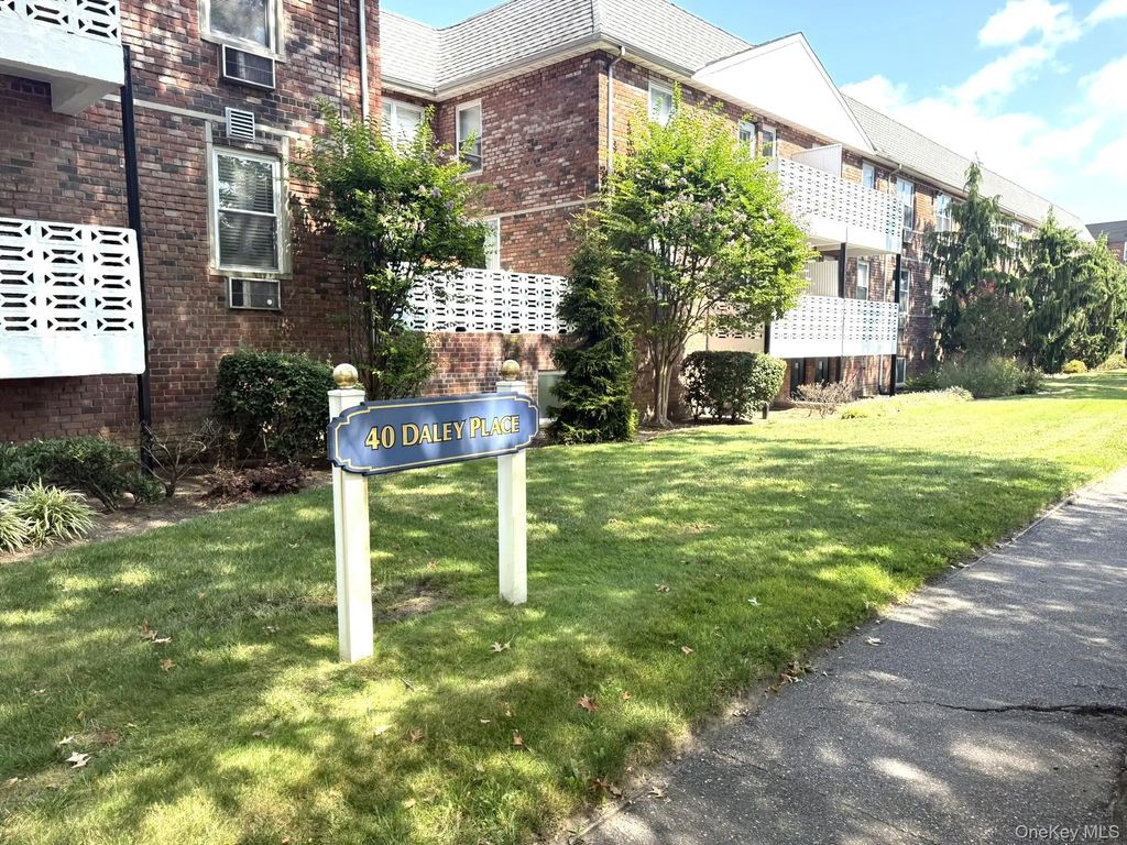 40 Daley Place 124, Lynbrook