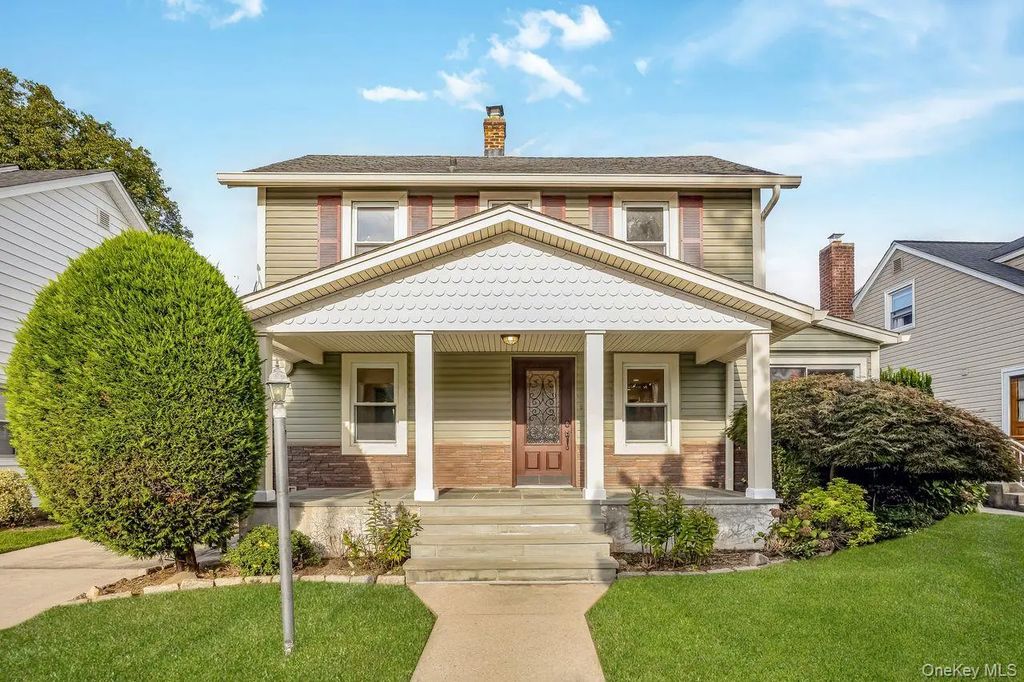 134 Marcellus Road, Mineola