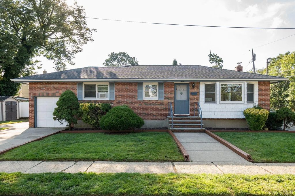 1748 Evergreen Avenue, East Meadow
