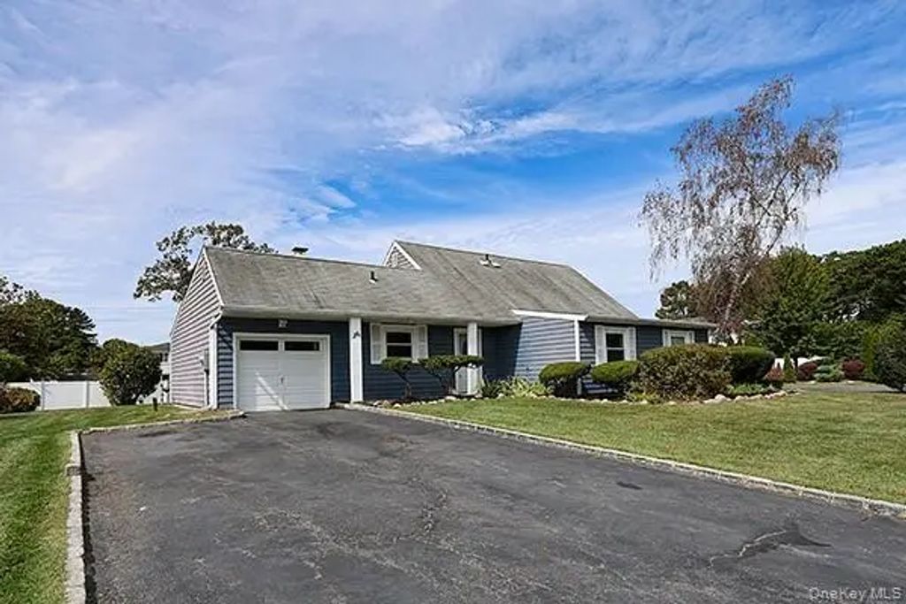 36 Torrey Pine Lane, Medford