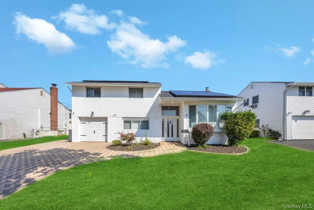 377 Clearmeadow Drive, East Meadow