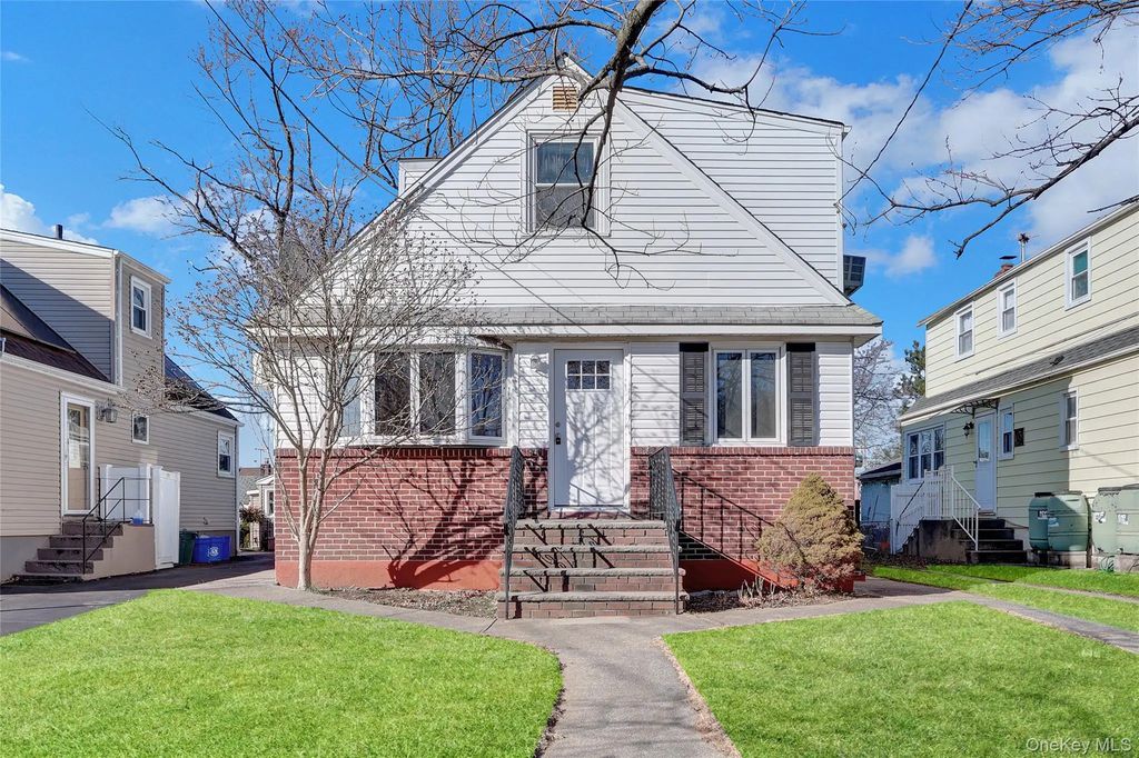 140 Arlington Avenue, Valley Stream