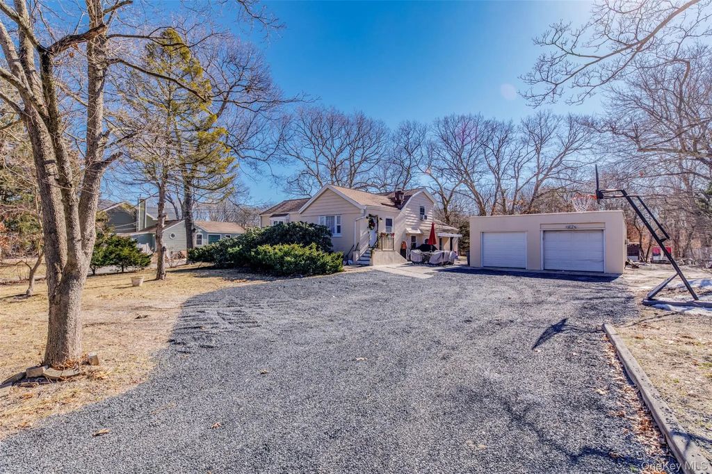 556 Hawkins Road, Selden