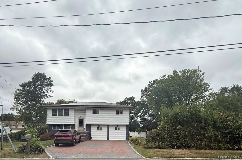 82 Schenectady Avenue, West Babylon