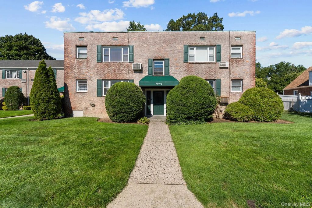 1004 Rottkamp Street 3, Valley Stream