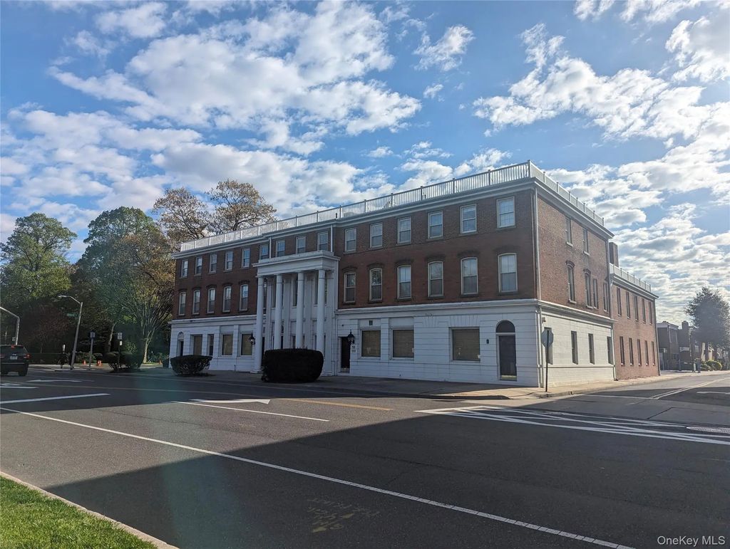 57-65 Hilton Avenue, Garden City