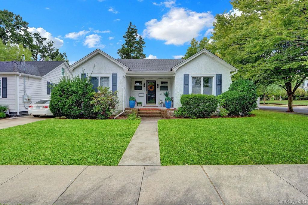 133 Nassau Avenue, Malverne