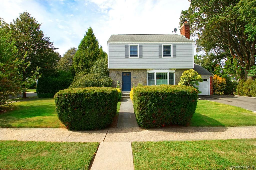 30 Boylston Street, Garden City