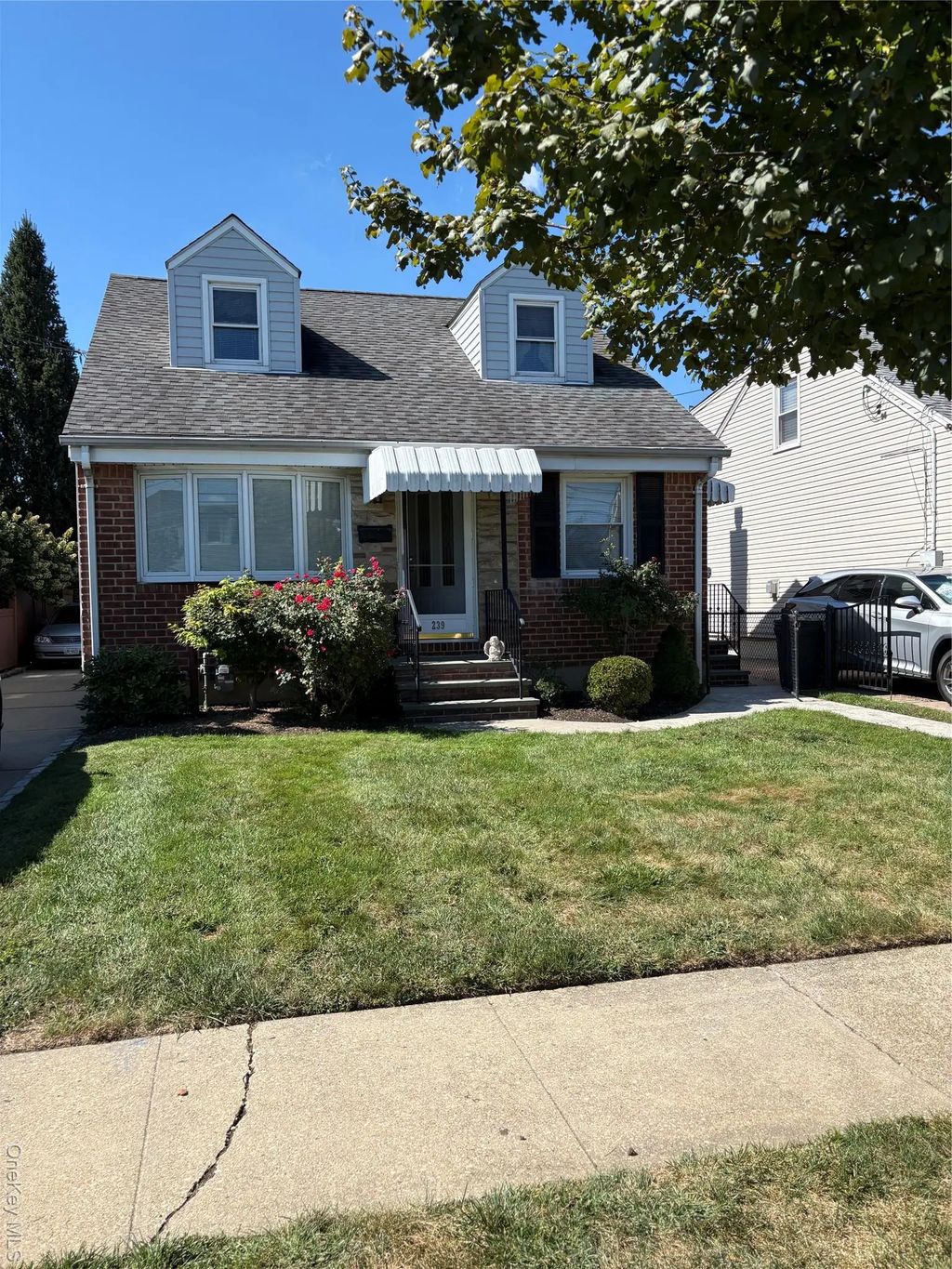 239 Mckinley Parkway, Mineola