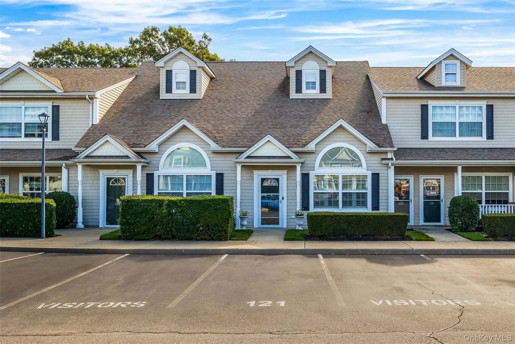 121 Willow Lane, Valley Stream