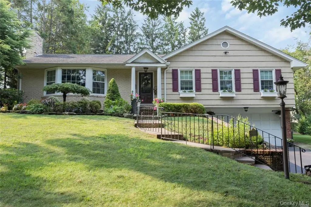 2 Sunset Lane, Garden City
