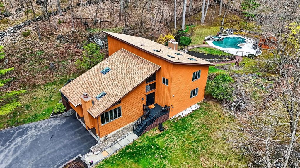 57 Chester Court, Cortlandt Manor