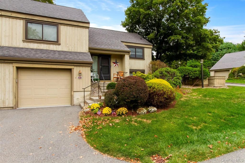 489 Heritage Hills # B, Somers