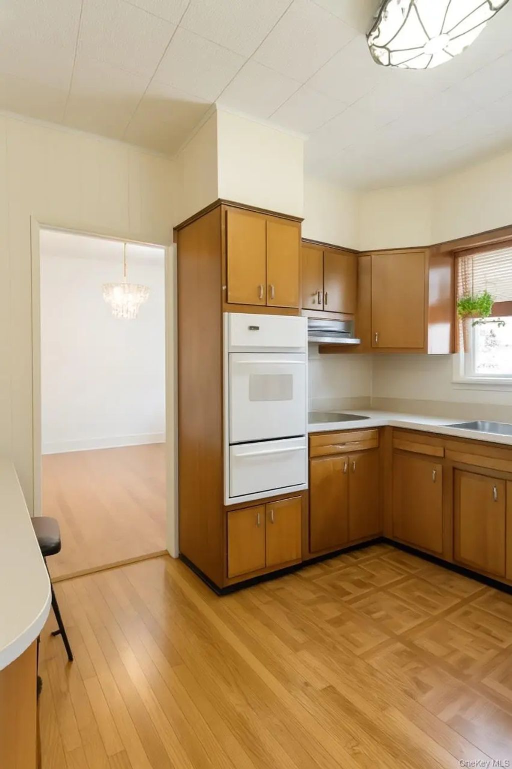 110 E Fairview Avenue, Valley Stream