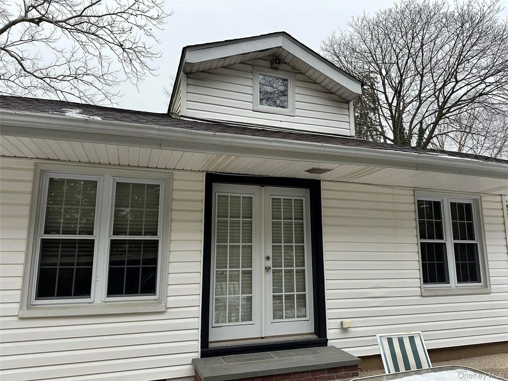 67 Clinch Avenue, Garden City