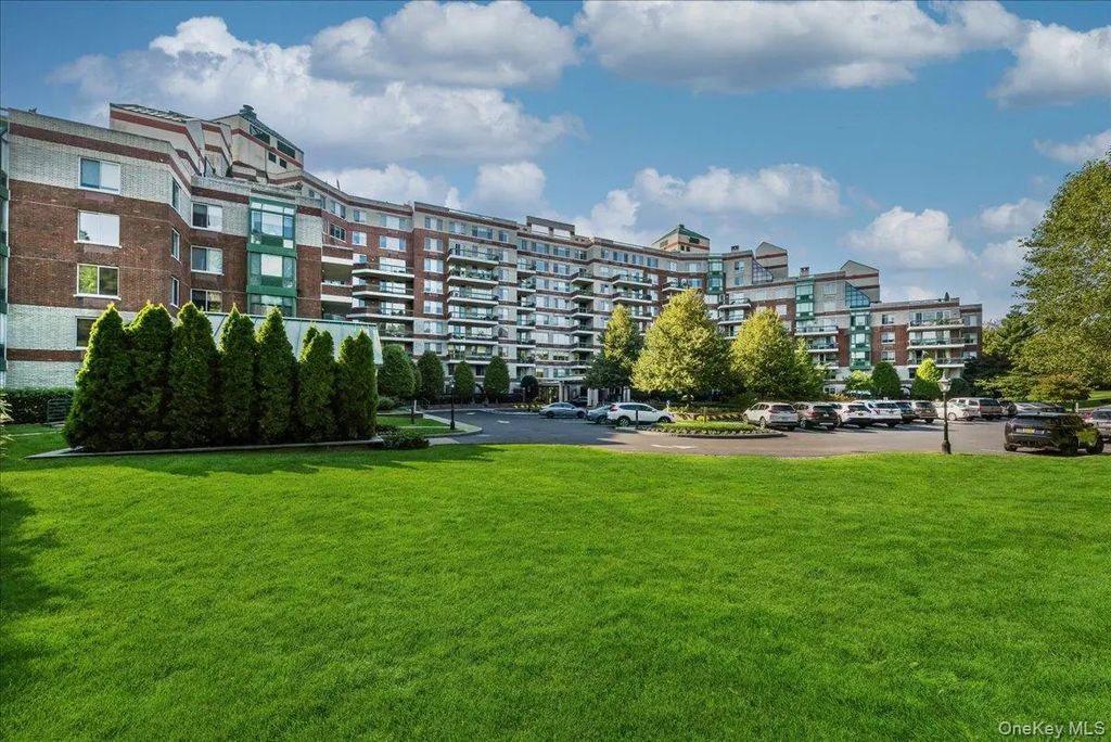 100 Hilton Avenue 907, Garden City