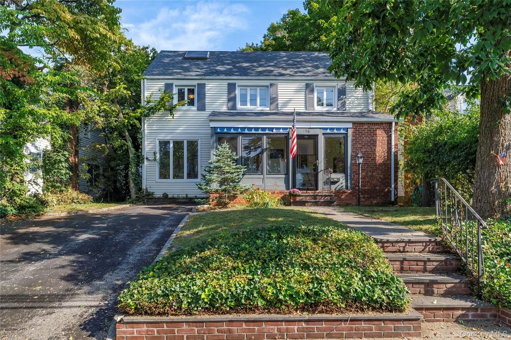 136 Scarcliffe Drive, Malverne