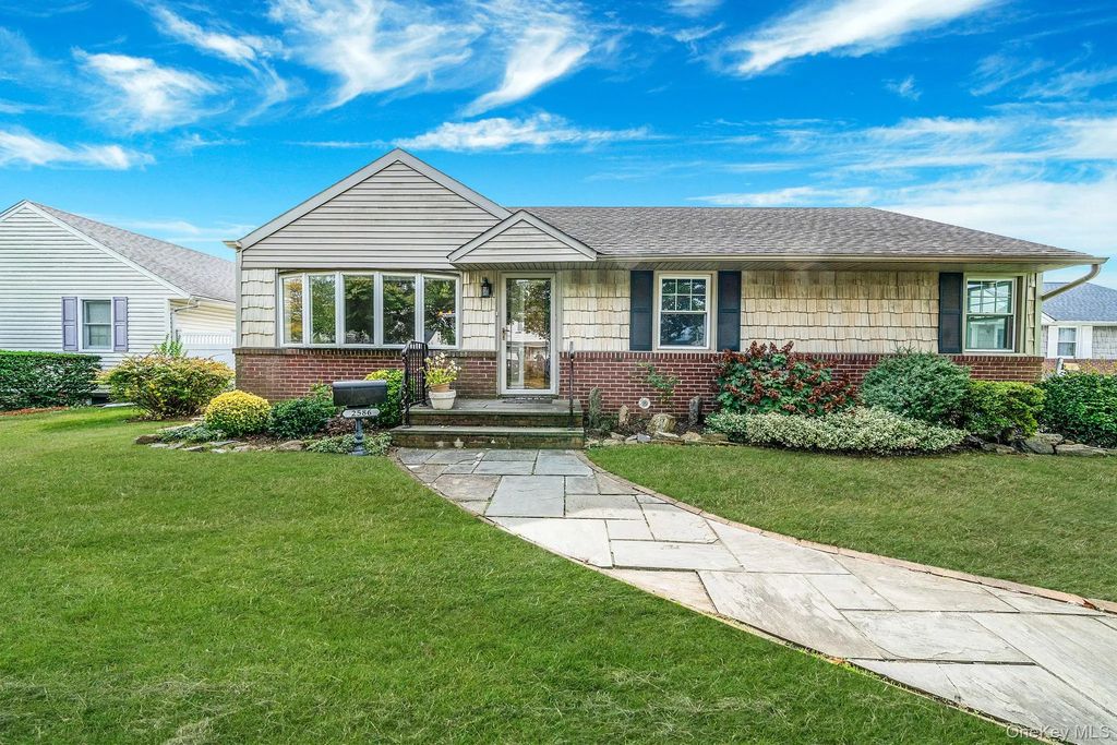 2586 1st Avenue, East Meadow