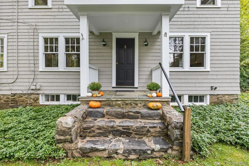 1 Pine Brook Road, Bedford