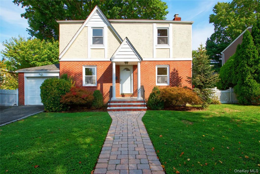 153 Meadow Street, Garden City