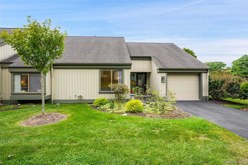 521 Heritage Hills Drive # D, Somers