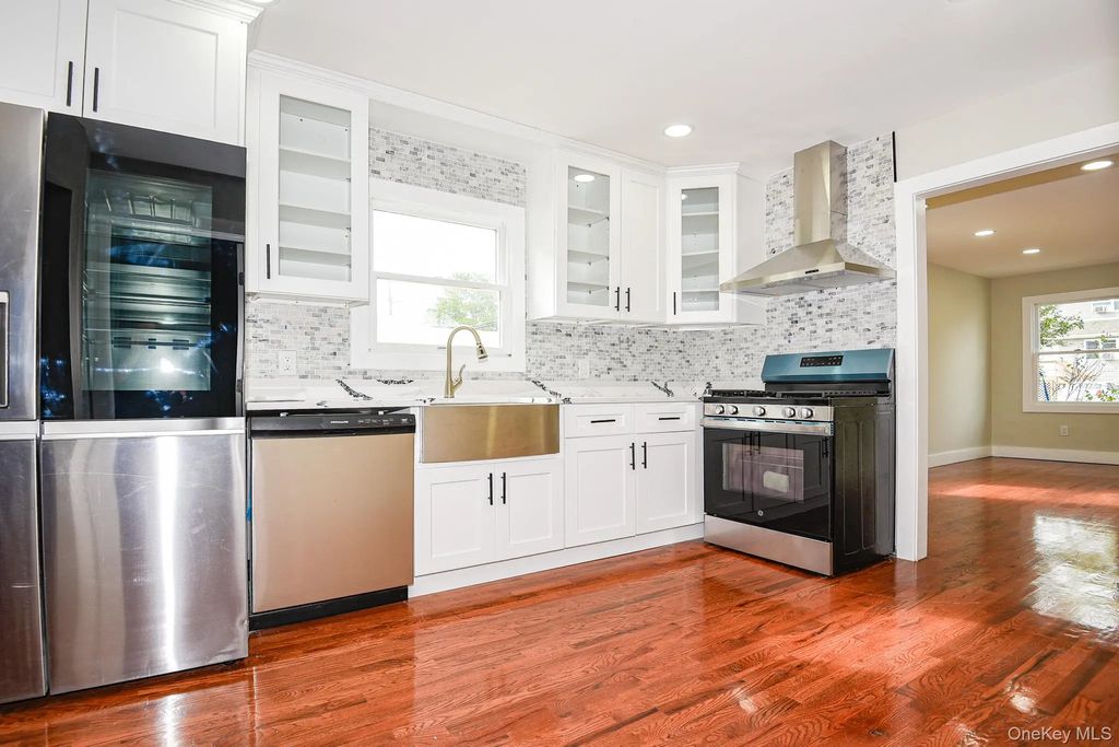 95 E Pulaski Road, Huntington Station