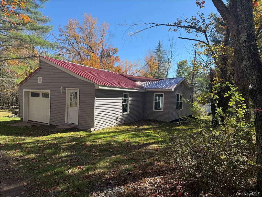 553 Cold Spring, Monticello