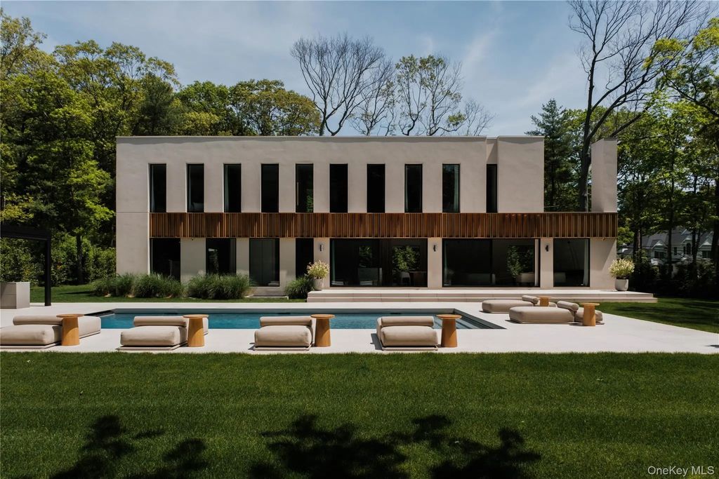 96 Godfrey Lane, Huntington