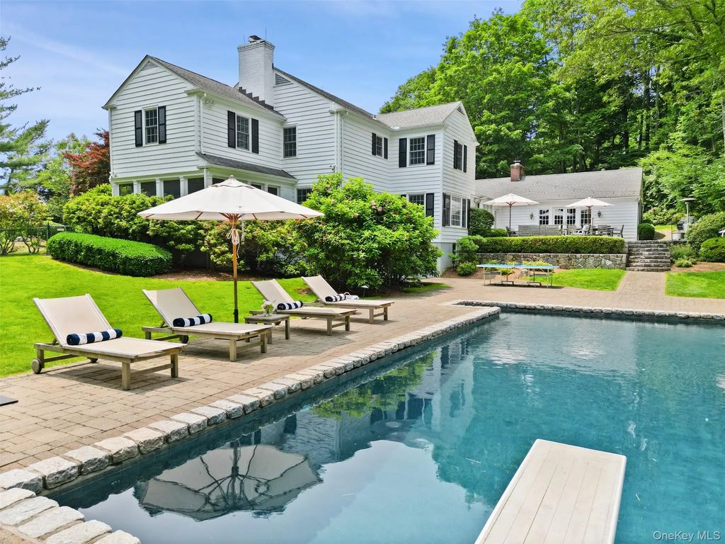 3 Round Hill Place, Chappaqua