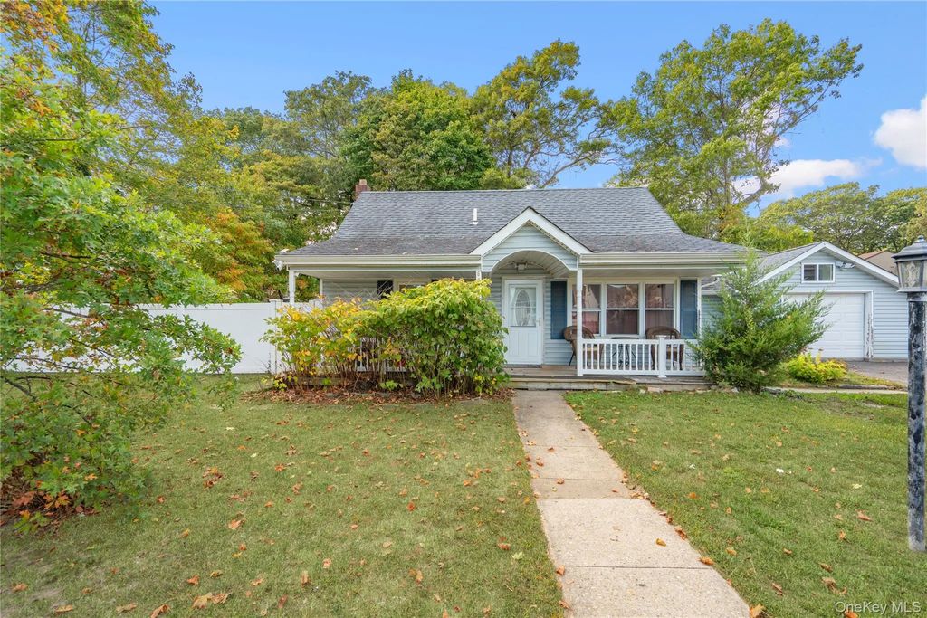 660 Rosevale Avenue, Lake Ronkonkoma