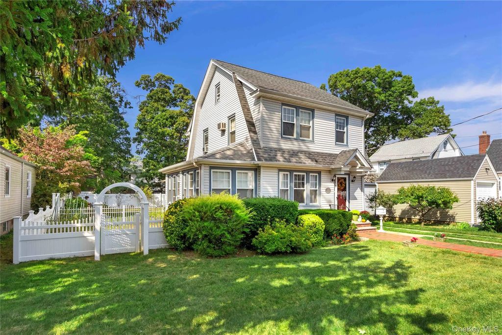 85 Edmund Street Street, Lynbrook