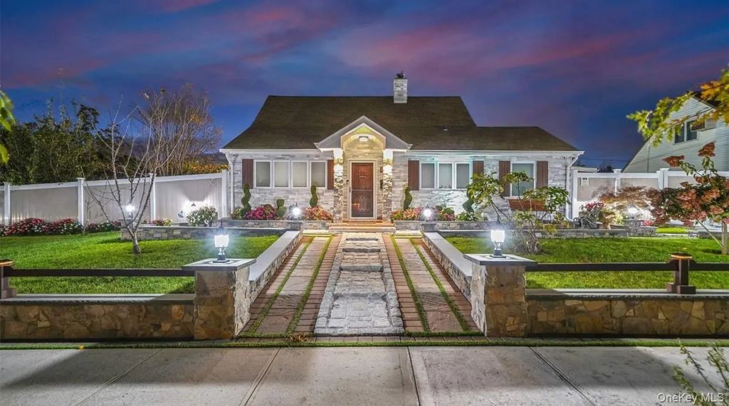 38 Quarry Lane, Levittown