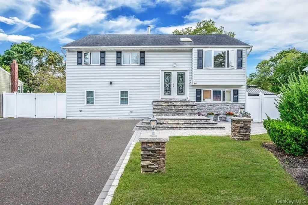 46 W Willow Street, Brentwood
