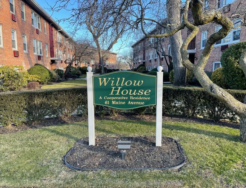 61 Maine Avenue # F25, Rockville Centre