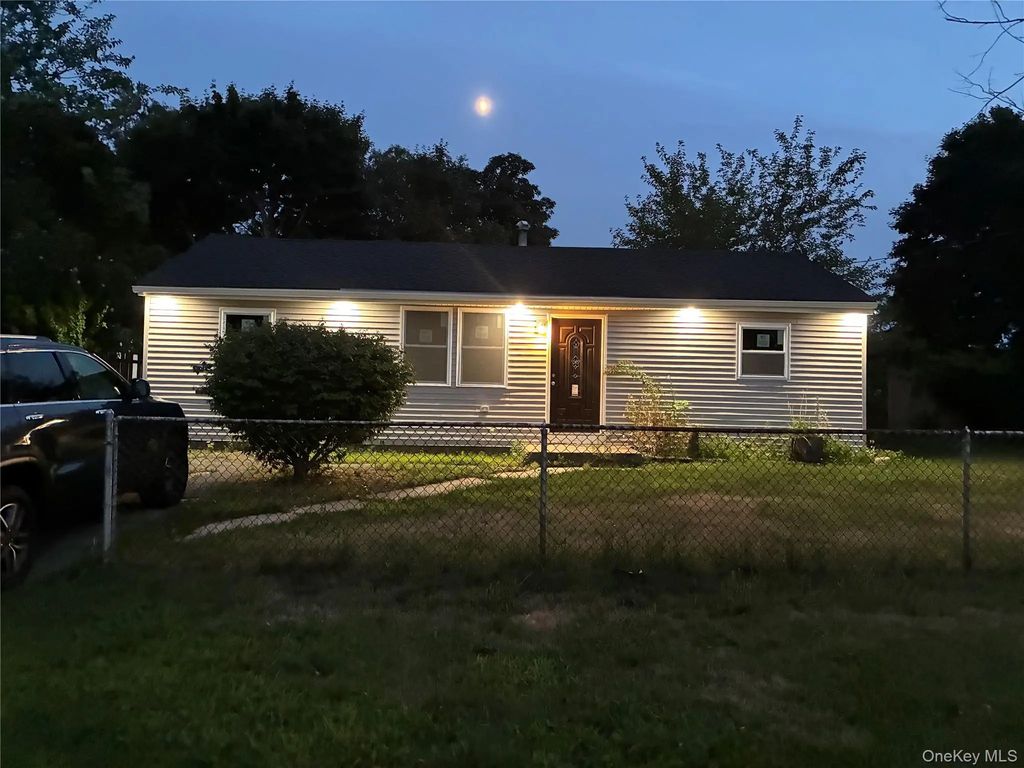 56 Ash Street, Central Islip