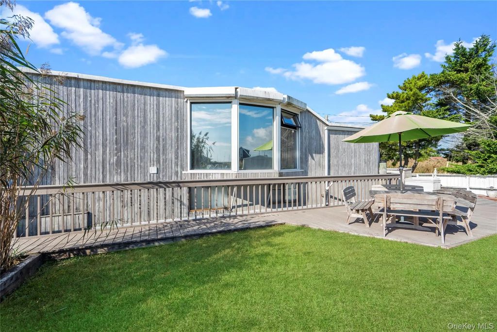 714 Riviera Drive, Mastic Beach