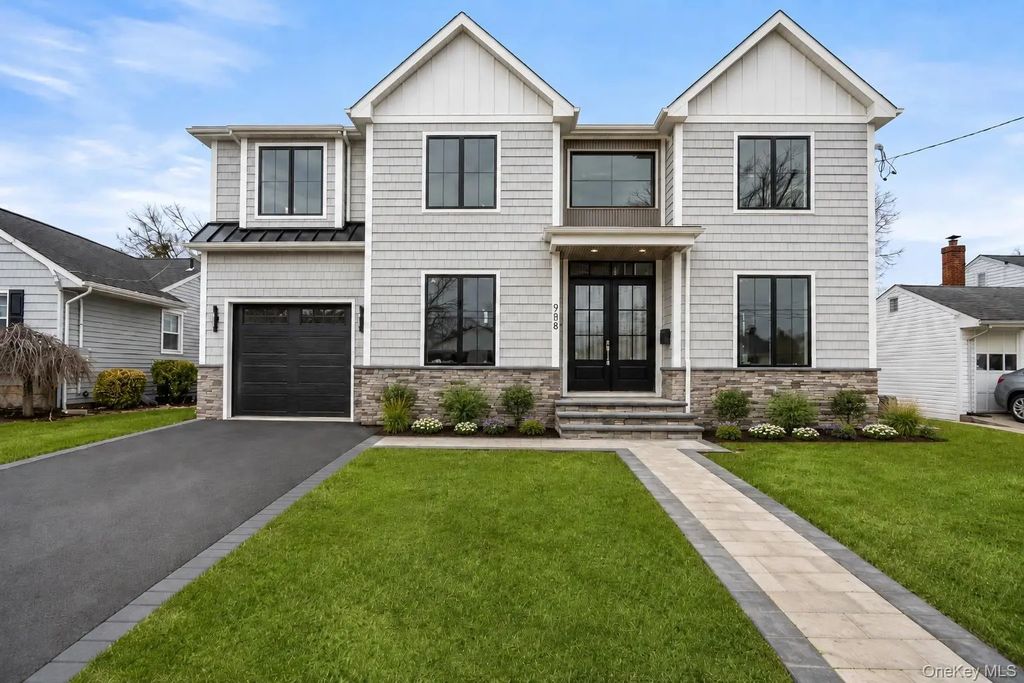 908 Maple Lane, East Meadow