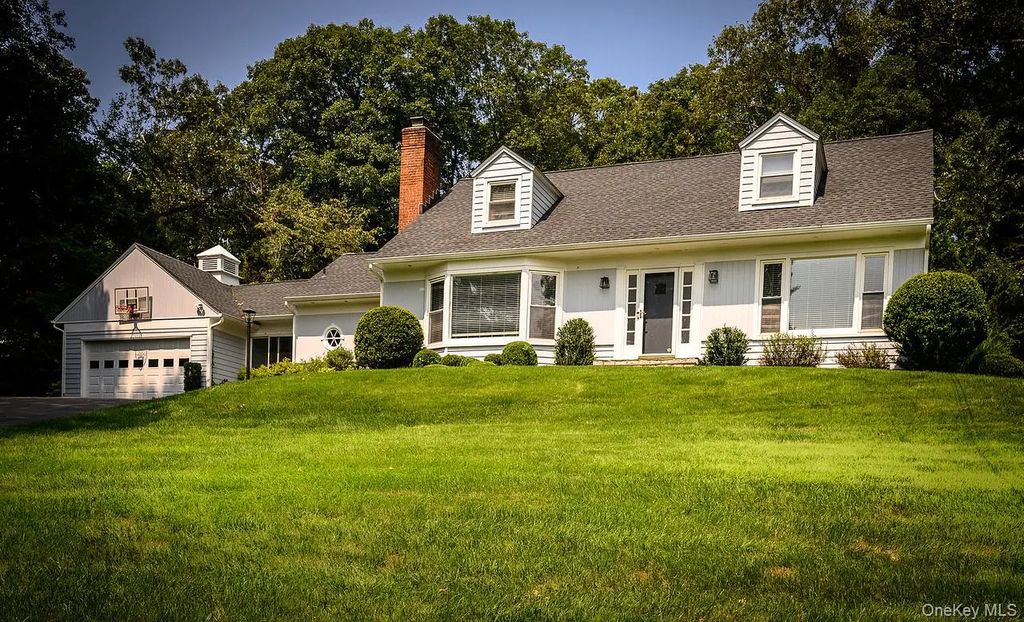 36 Pond Hill Road, Chappaqua