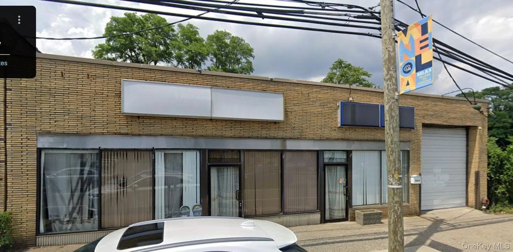 258 E Jericho Tpke, Mineola