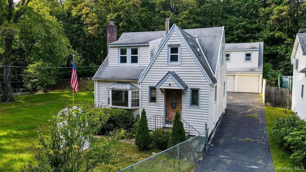 8 Crescent Hill Drive, Cortlandt Manor