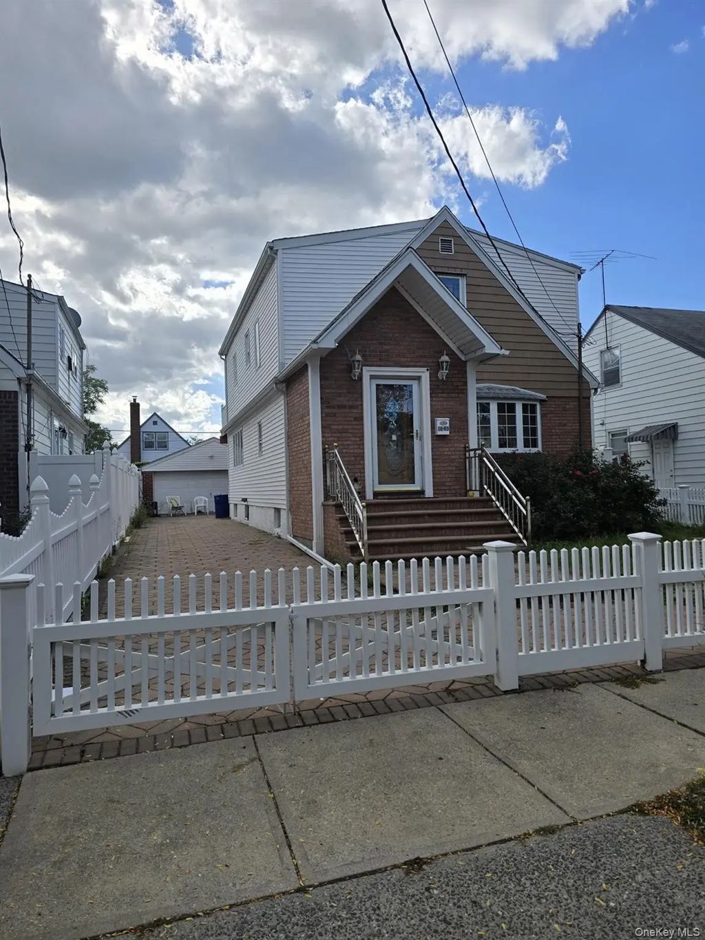 8336 E 268 Street, Glen Oaks
