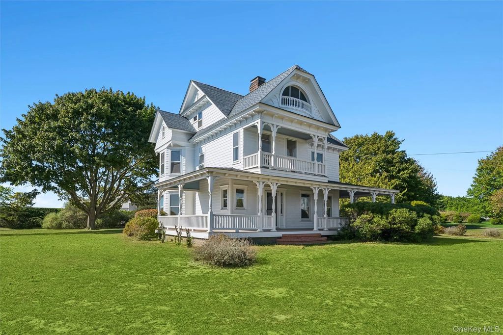 63 S Bay Ave, Eastport