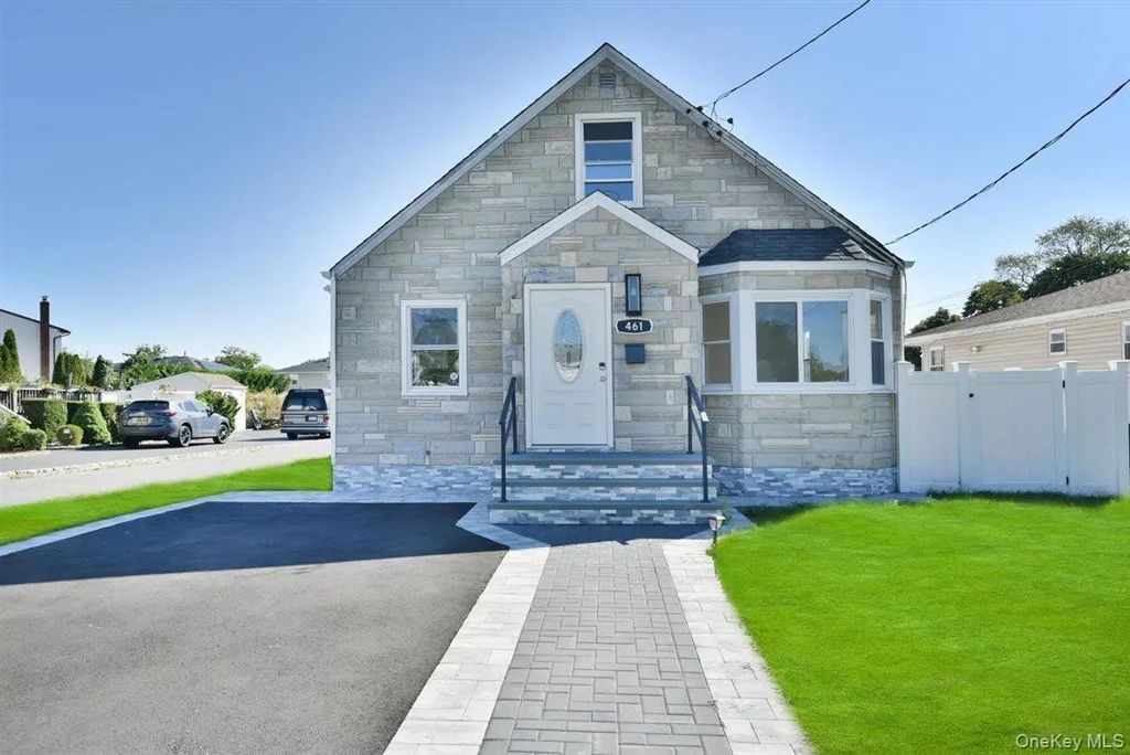 461 Pinebrook Avenue, West Hempstead