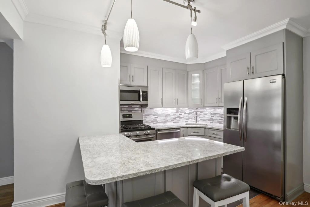 255 Bronx River Road # 8j, Yonkers