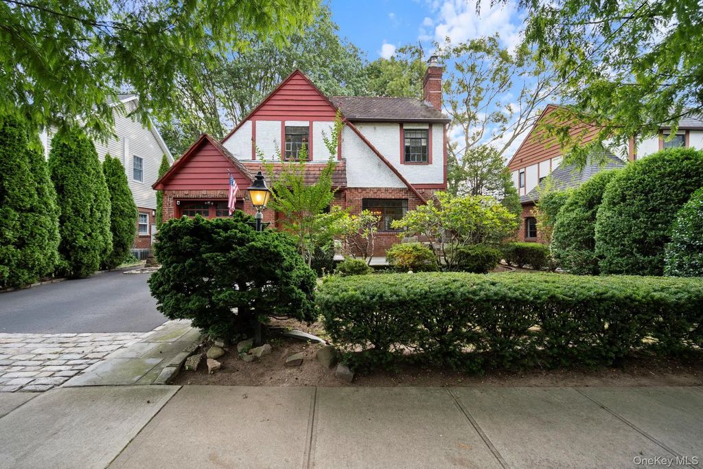 304 Kilburn Road S, Garden City